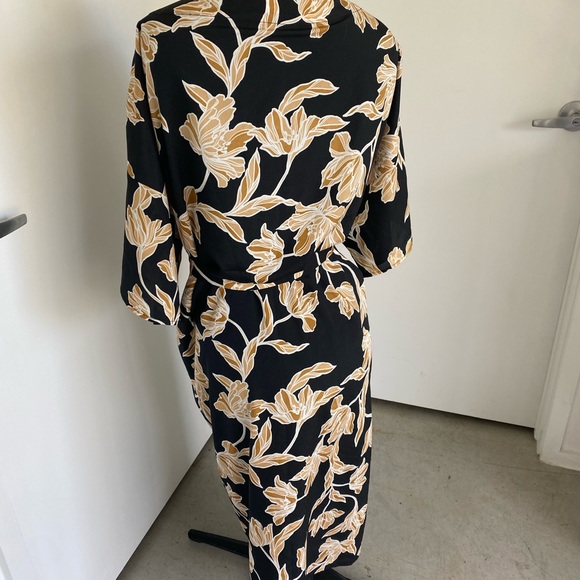 Maison Du Soir Selena Kimono S/M Black Gold Floral Belt Duster Jacket Robe. EUC - Picture 5 of 8